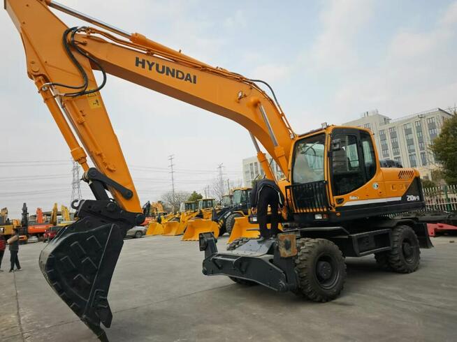 2019 Hyundai 210w-9 + luzka obrotowa of 360°