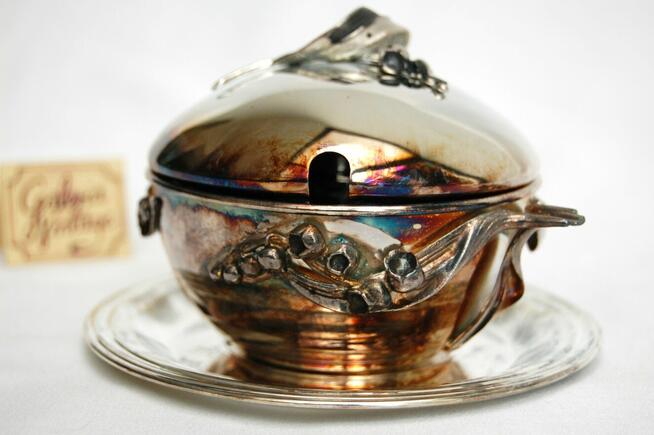 Posrebrzana cukiernica platerowana srebrem konwalie Resovia