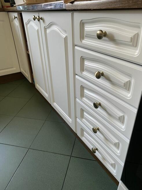 Lakierowanie frontów meblowych