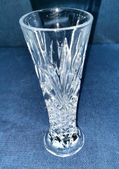 kryształy -bombonierka, świeczniki i wazonik (Nr 21--25)