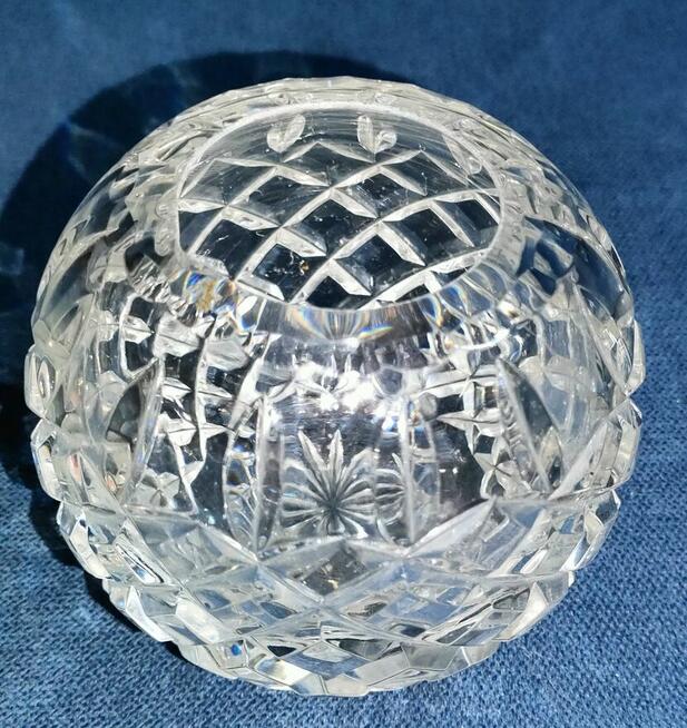 kryształy -bombonierka, świeczniki i wazonik (Nr 21--25)