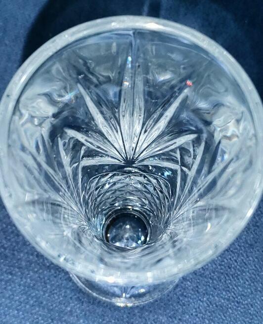 kryształy -bombonierka, świeczniki i wazonik (Nr 21--25)