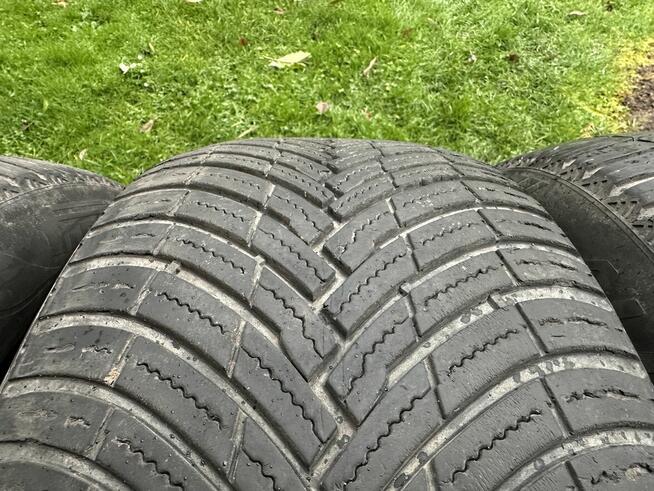 Opony wielosezonowe Pirelli 235/50 R18
