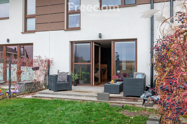 Dwupoziomowe mieszkanie z ogrodem, Nowa Wola