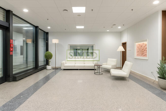 Mały punkt handlowo usługowy w Centrum Warszawy