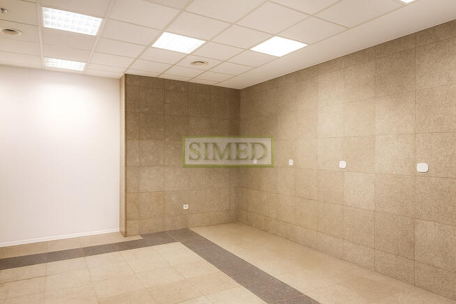 Mały punkt handlowo usługowy w Centrum Warszawy