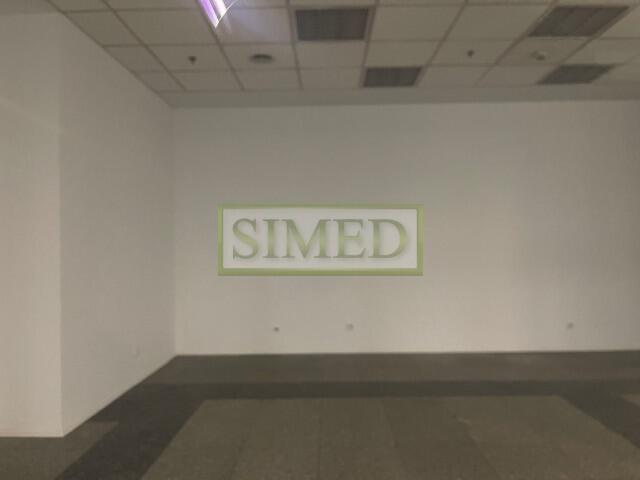 Mały punkt handlowo usługowy w Centrum Warszawy