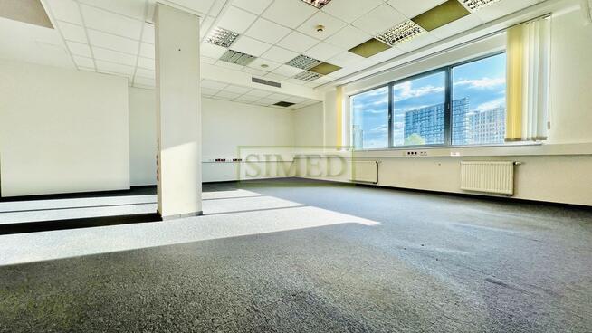 Przy stacji metra, biuro na call center , 24h