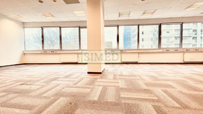 Biuro 5 minut od stacji metra , autobus , tramwaj