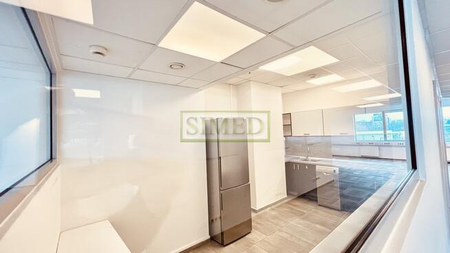 Biuro 5 minut od stacji metra , autobus , tramwaj