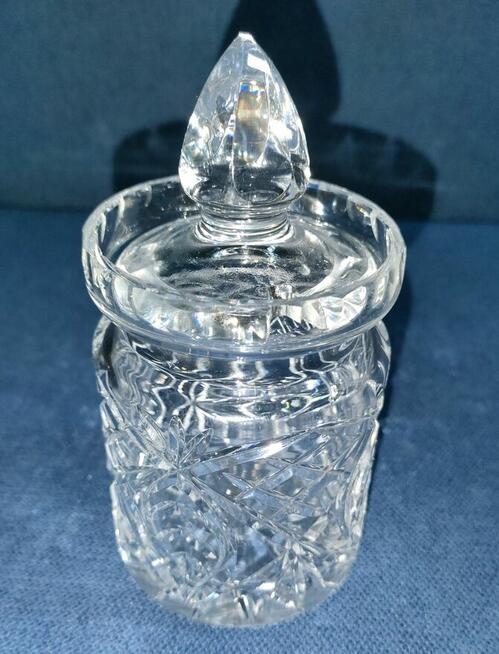 kryształy -bombonierka, świeczniki i wazonik (Nr 21--25)