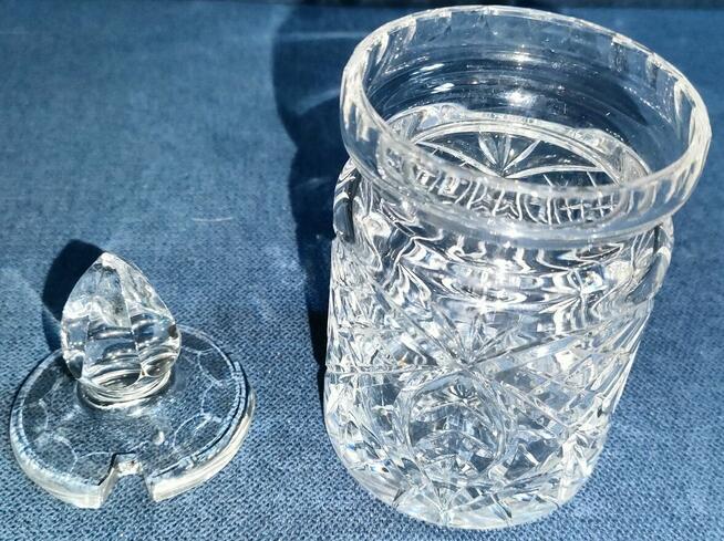 kryształy -bombonierka, świeczniki i wazonik (Nr 21--25)