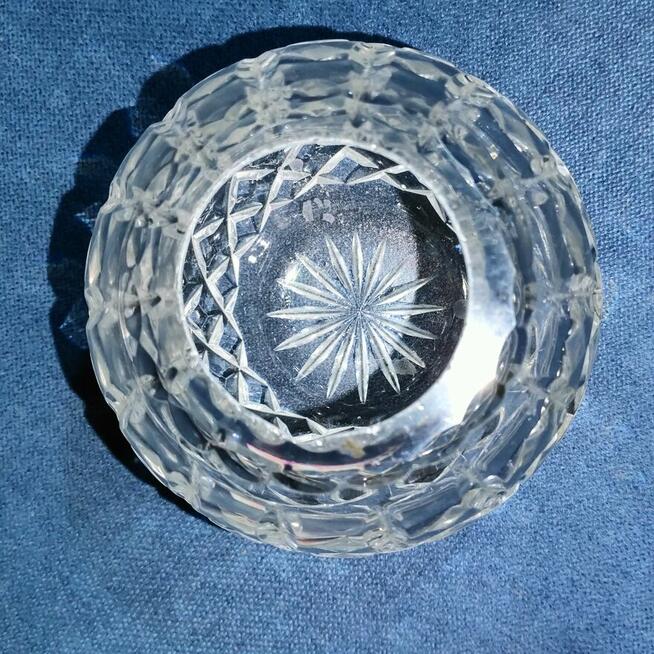 kryształy -bombonierka, świeczniki i wazonik (Nr 21--25)