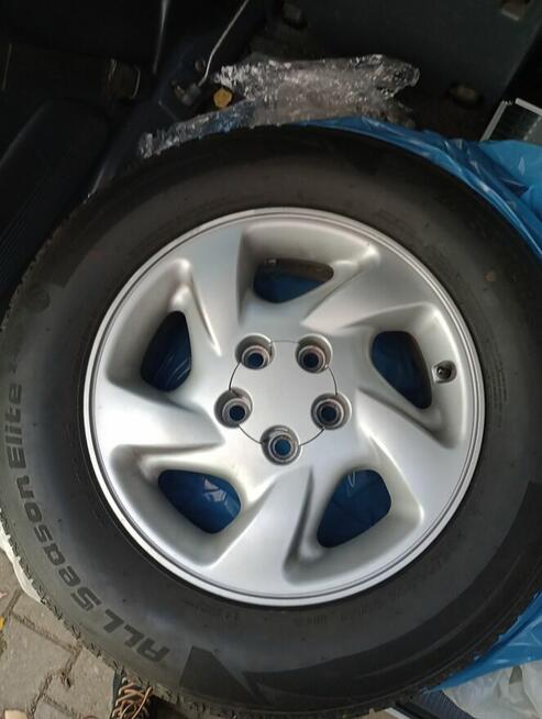 Sprzedam Komplet Opon Całoroczne 16 cali