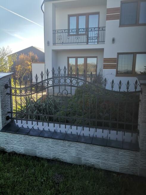 Ogrodzenia bramy balustrady