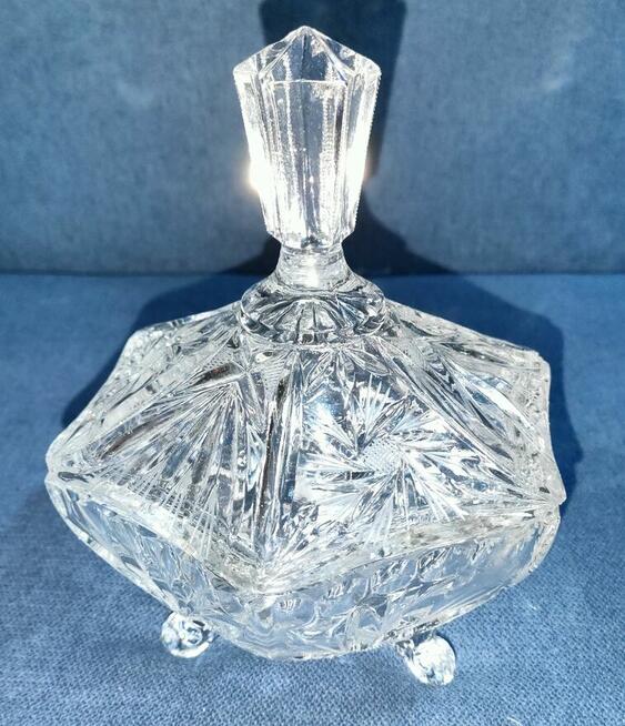 kryształy -bombonierka, świeczniki i wazonik (Nr 21--25)