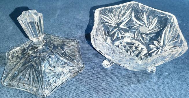 kryształy -bombonierka, świeczniki i wazonik (Nr 21--25)