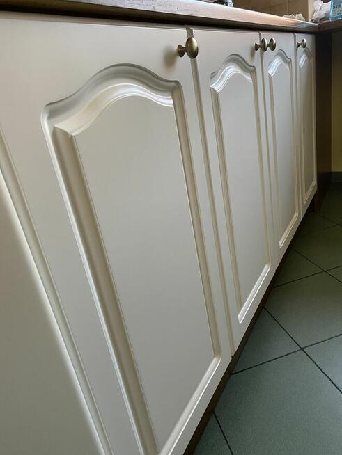 Lakierowanie frontów meblowych