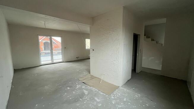 Skrajna szeregówka w stanie deweloperskim!!