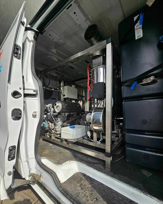 Mobilna myjka ciśnieniowa gorącowodna - zabudowa w vanie