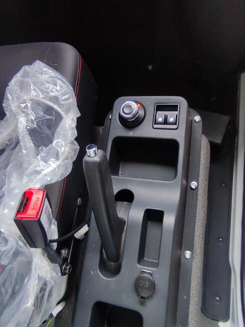 Mini samochód dostawczy z izotermą