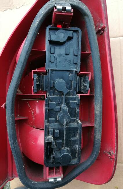 Citroen Xsara Picasso 2000 rok tylna lewa prawa lampa