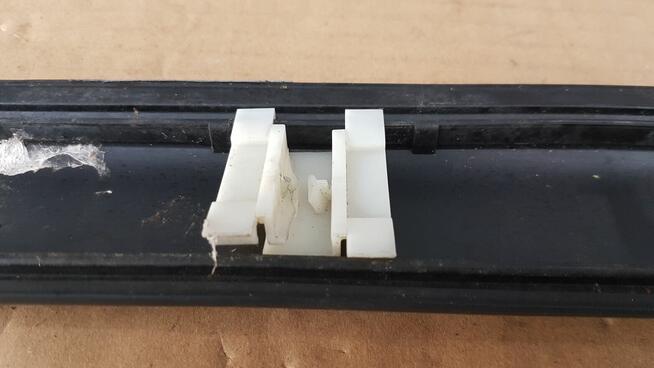 VW GOLF III 3 LISTWA BŁOTNIKA TYŁ TYLNA 3 DRZWI 1H3853536