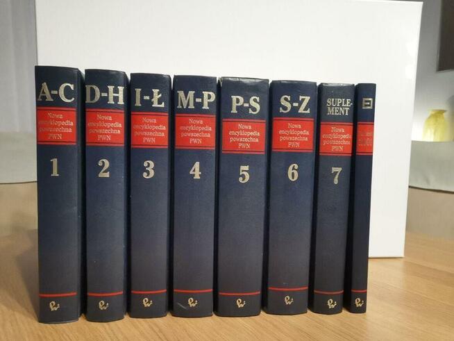 Encyklopedia PWN w granatowej imitacji skóry