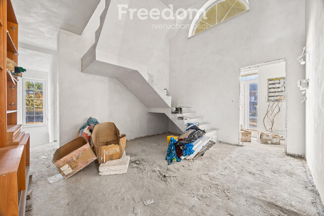 Dom w stylu dworkowym z potencjałem w Lesznowoli