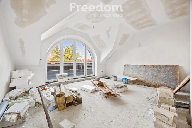 Dom w stylu dworkowym z potencjałem w Lesznowoli