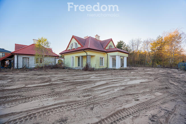 Dom w stylu dworkowym z potencjałem w Lesznowoli