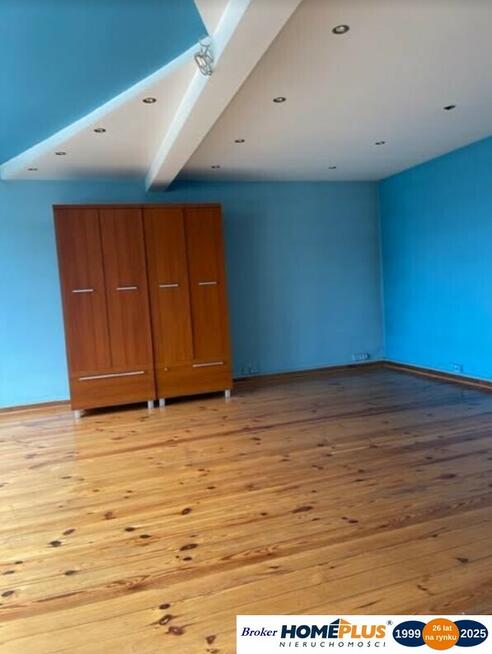 Dom dla pracowników z przestronnymi pokojami.