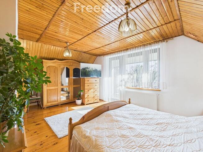 Przestronny, 8-pokojowy dom z dużym ogrodem