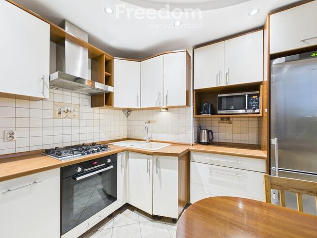 3-pokojowe mieszkanie z dużym balkonem i piwnicą