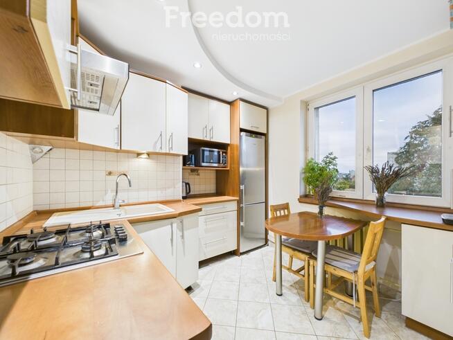 3-pokojowe mieszkanie z dużym balkonem i piwnicą