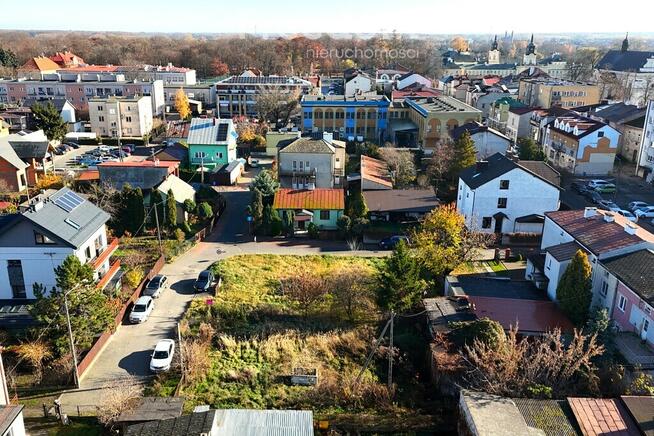 Działka inwestycyjna zabudowana budynkiem usługowy