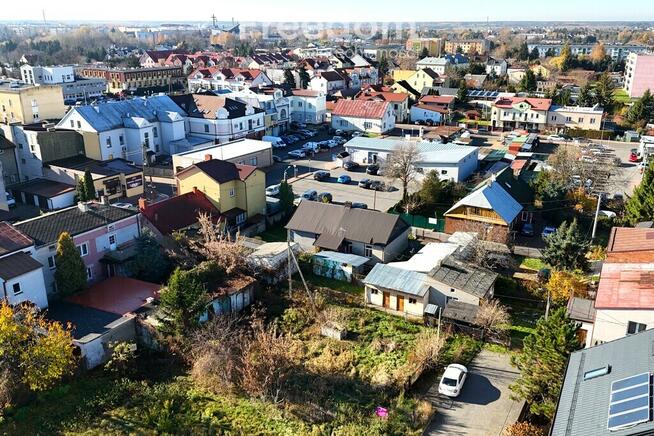 Działka inwestycyjna zabudowana budynkiem usługowy