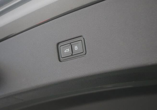 Audi Q8 50TDI Quattro Tiptronic Sline B&O Pneumatyka Panorama Hak ACC