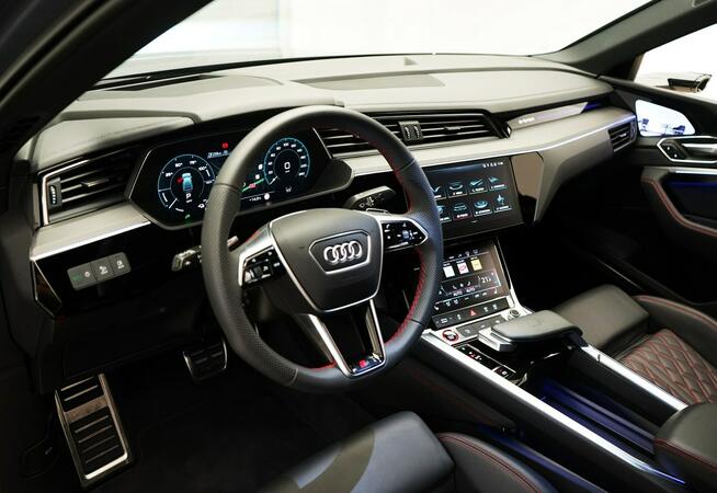 Audi SQ8 e-tron 503 KM Quattro Matrix Cyfrowe ACC Pneumatyka BangOlufsen Hak