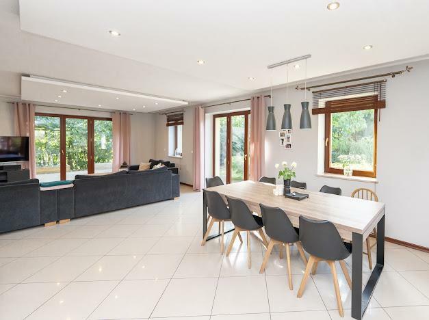 Dom Czernica, M. Reja