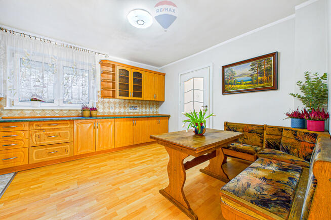 Dom z warsztatem, stodołą i oborą