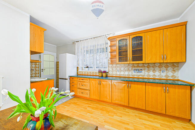 Dom z warsztatem, stodołą i oborą