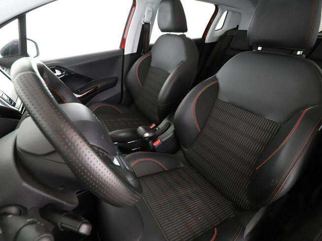 Peugeot 2008 lift klima auto navi panorama półskóra czujniki parkowania hak