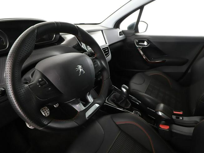 Peugeot 2008 lift klima auto navi panorama półskóra czujniki parkowania hak
