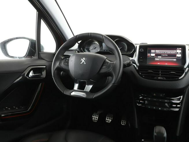 Peugeot 2008 lift klima auto navi panorama półskóra czujniki parkowania hak