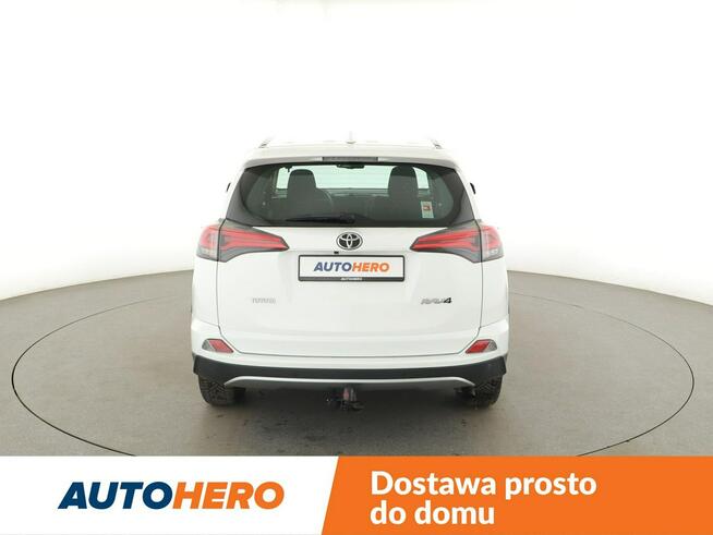 Toyota RAV-4 navi klima auto kamera i czujniki parkowania hak