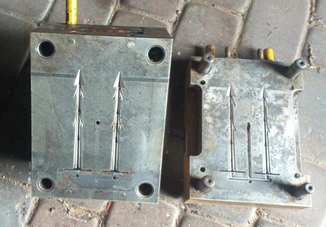 Forma na kotwice do agrowłóknin