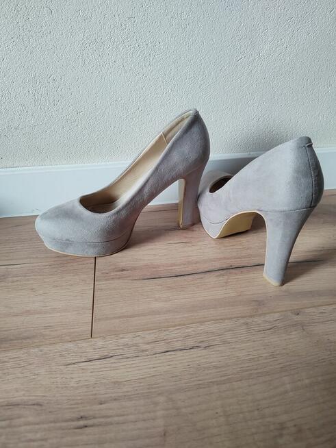 Czółenka koturny na słupku szare damskie zamszowe 41 Vices