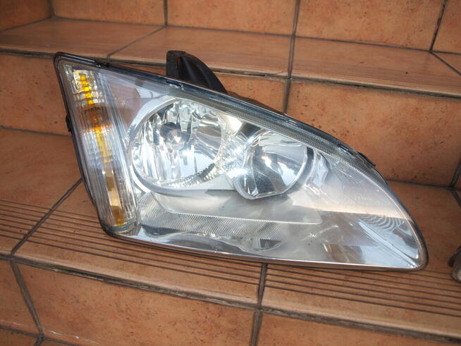 Ford Focus Mk2 lampy przód 2004 - 2008r (europa)