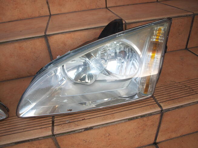 Ford Focus Mk2 lampy przód 2004 - 2008r (europa)